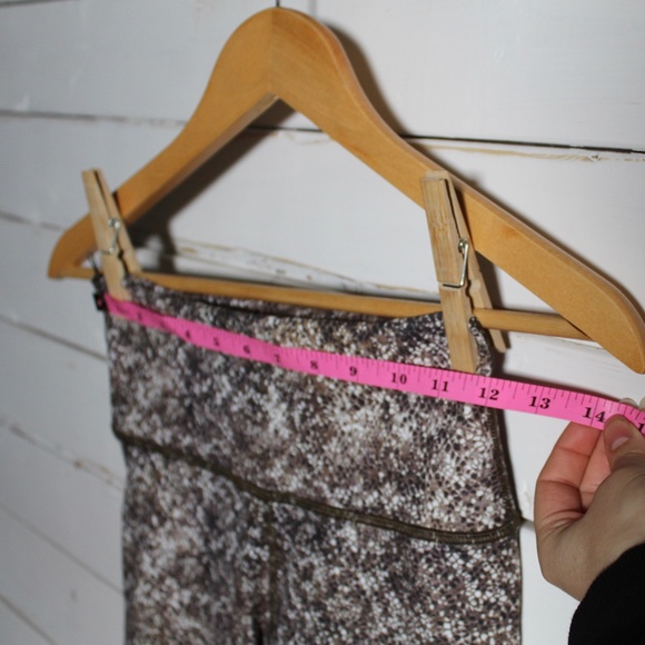 Fabletics High-Waisted Printed PowerHold 7/8 - Picture 5 of 6